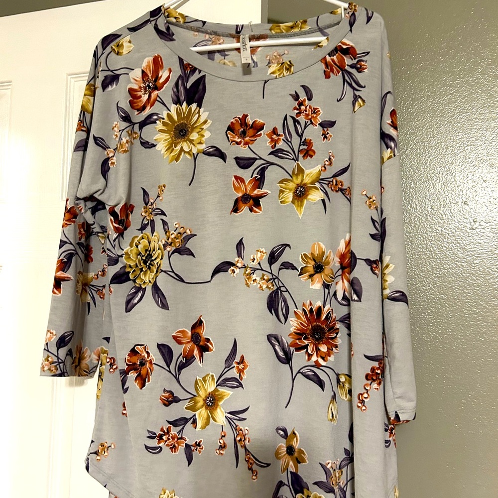 Large dear Scarlett light grey half sleeve top